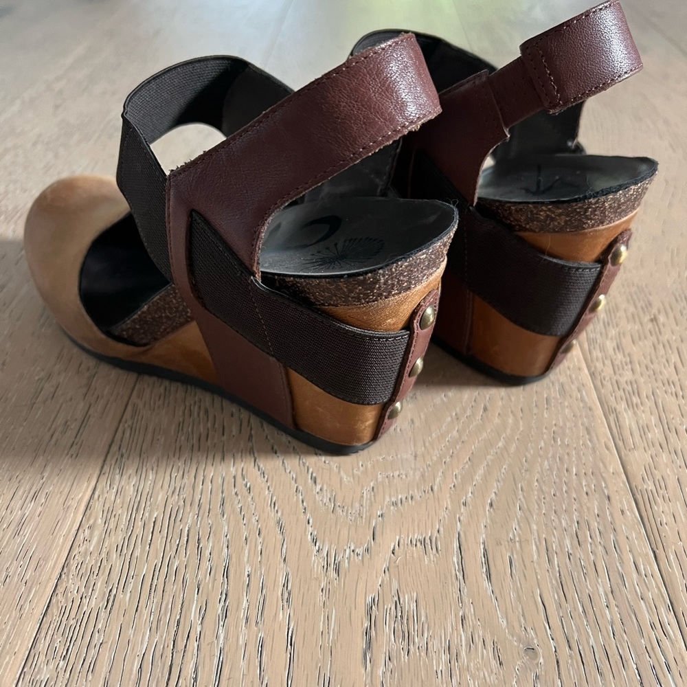 OTBT Brown and Black Wedges for Effortless Style